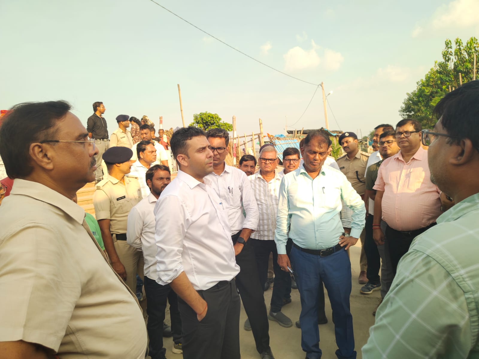 साधु, संत, महात्मा, कल्पवासियों और श्रद्धालुओं को सिमरिया कल्पवास मेला के दौरान बेहतर सुविधाएं उपलब्ध हो- डीएम 2