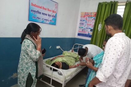 बरौनी: हर्ल से अमोनिया गैस की दुर्गंध फैलने से मचा हड़कंप, स्कूल में शिक्षिका बेहोश, कई बच्चों की तबीयत बिगड़ी 16