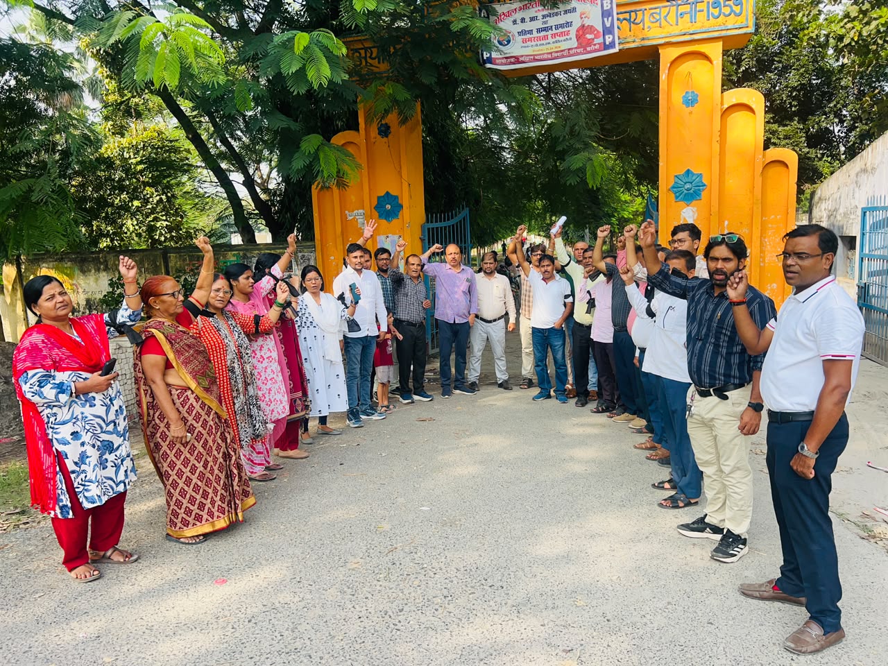 विशिष्ट विश्वविद्यालय अधिनियम, 2026 के विरोध में एपीएसएम कॉलेज के शिक्षकों एवं कर्मचारियों ने बांधी काली पट्टी 2