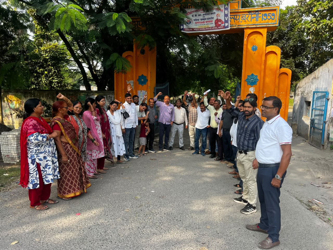 विशिष्ट विश्वविद्यालय अधिनियम, 2026 के विरोध में एपीएसएम कॉलेज के शिक्षकों एवं कर्मचारियों ने बांधी काली पट्टी 4