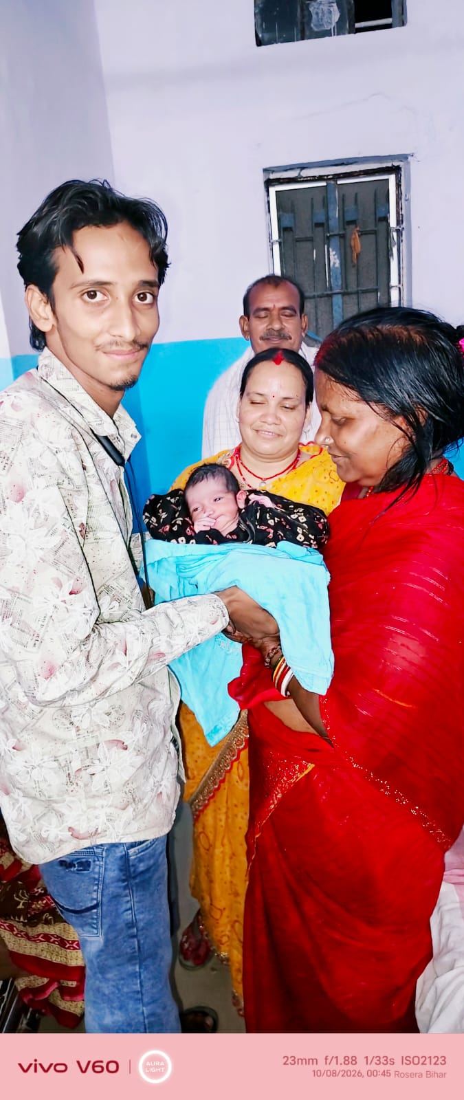 समस्तीपुर: सजी हुई कार में अस्पताल से घर आई नन्हीं परी, बेटी के जन्म पर परिवार ने मनाया अनोखा जश्न 3