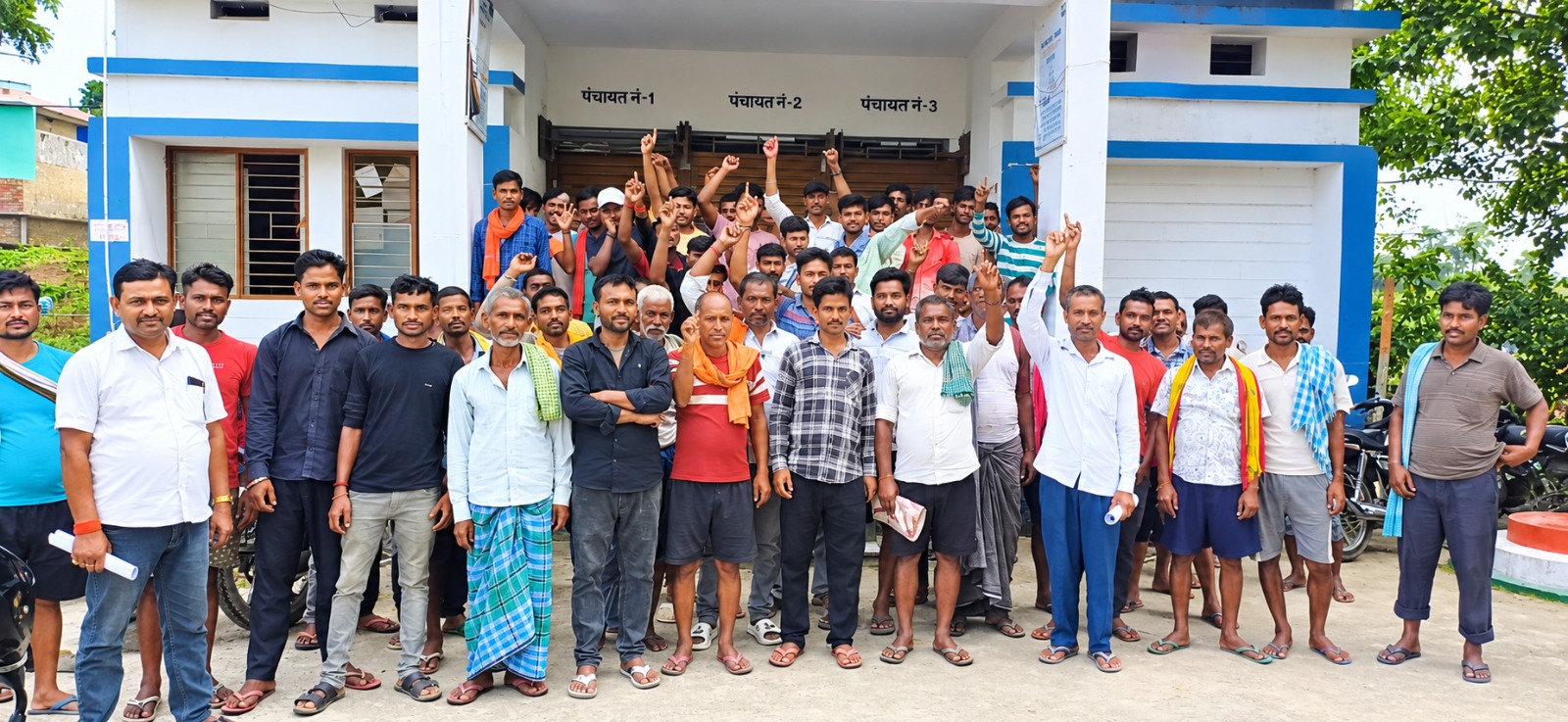 बछवाड़ा के नवादा गांव में 10 दिनों से बिजली गुल, आक्रोशित ग्रामीणों ने विद्युत कार्यालय पर किया प्रदर्शन 2