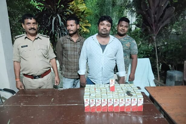 भगवानपुर में संध्या गश्ती के दौरान 16.2 लीटर विदेशी शराब के साथ 2 तस्कर गिरफ्तार, बाइक जब्त 1