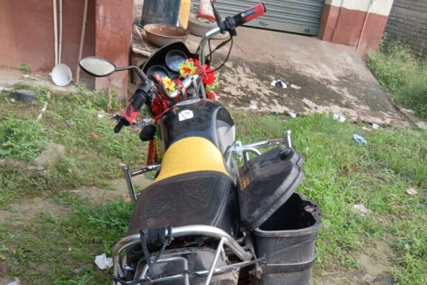 भगवानपुर में पांच लीटर देसी शराब के साथ एक युवक गिरफ्तार, बाइक जब्त 1
