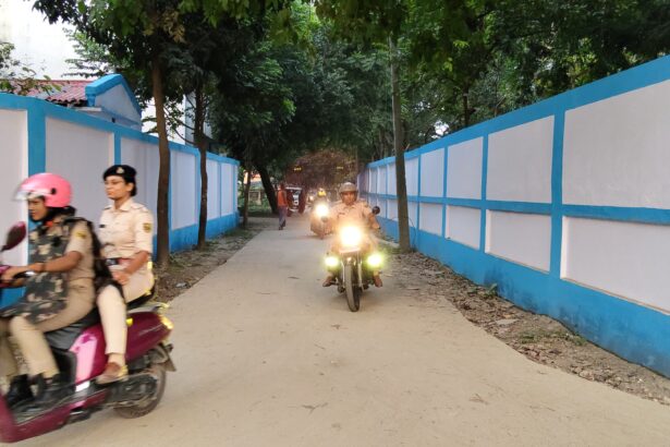 दुर्गा पूजा मेले को लेकर भगवानपुर में पुलिस का फ्लैग मार्च, सुरक्षा व्यवस्था दुरुस्त रखने की कवायद 1