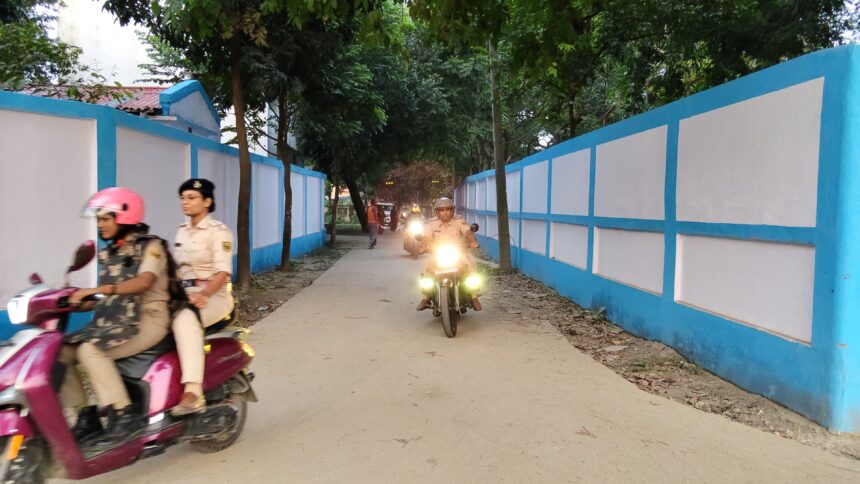 दुर्गा पूजा मेले को लेकर भगवानपुर में पुलिस का फ्लैग मार्च, सुरक्षा व्यवस्था दुरुस्त रखने की कवायद 1