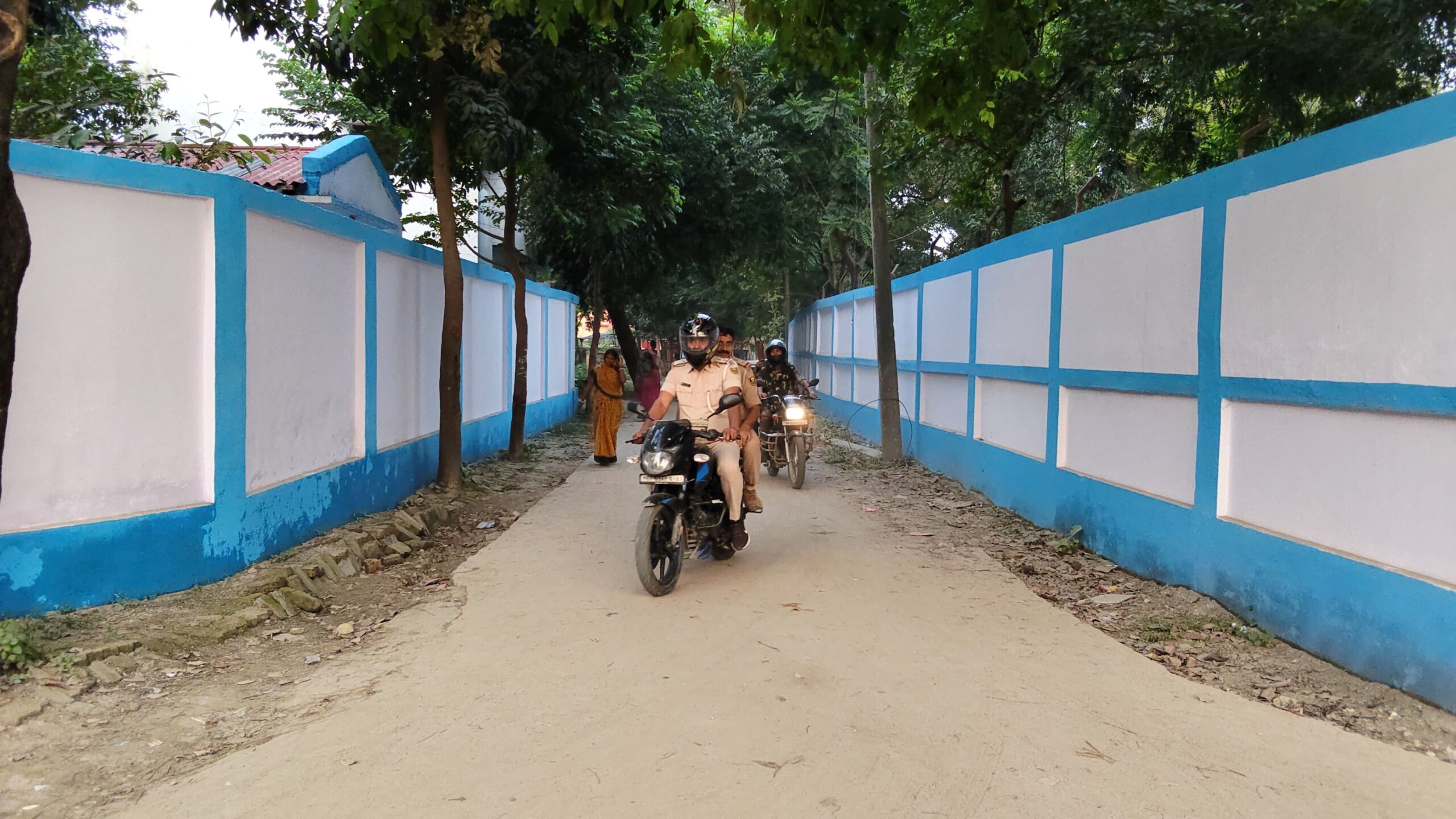 दुर्गा पूजा मेले को लेकर भगवानपुर में पुलिस का फ्लैग मार्च, सुरक्षा व्यवस्था दुरुस्त रखने की कवायद 3
