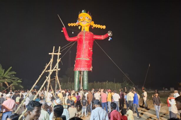भगवानपुर: सहिलोरी में धूमधाम से हुआ रावण दहन, उमड़ी हजारों दर्शकों की भीड़ 1