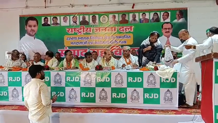 ​'गुल खाए, गुलगुले से परहेज': चिराग पासवान पर भड़के आलोक मेहता, कहा- शर्म आती है तो सरकार से समर्थन वापस लें 2