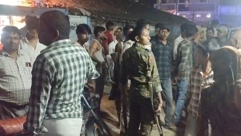 समस्तीपुर में बेखौफ बदमाशों का तांडव: रोसड़ा में ज्वेलरी दुकान से 20 ग्राम सोना लूटा, हथियार चमकाते हुए फरार 3
