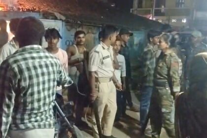 समस्तीपुर में बेखौफ बदमाशों का तांडव: रोसड़ा में ज्वेलरी दुकान से 20 ग्राम सोना लूटा, हथियार चमकाते हुए फरार 51