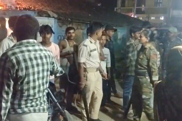 समस्तीपुर में बेखौफ बदमाशों का तांडव: रोसड़ा में ज्वेलरी दुकान से 20 ग्राम सोना लूटा, हथियार चमकाते हुए फरार 1
