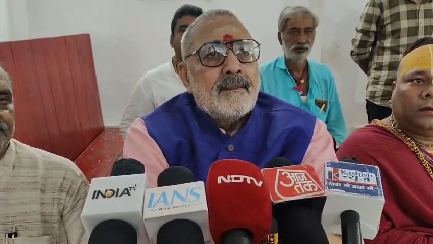 गिरिराज सिंह का पलटवार: ‘खड़गे गांधी परिवार के दास, राहुल सत्याग्रही नहीं सत्यानाशी हैं’ 8