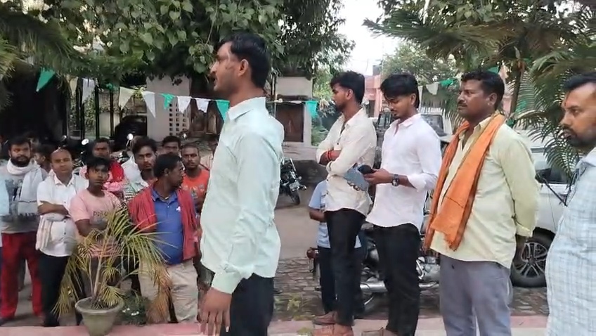 समस्तीपुर: जिसकी हत्या के आरोप में 4 लोग गए थे जेल, वह युवक 4 साल बाद नोएडा में मिला जिंदा 3