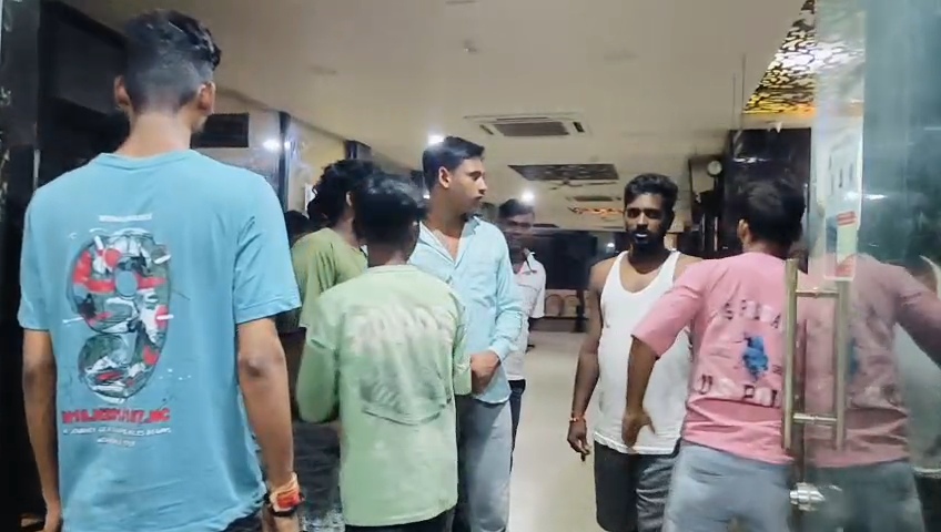 गोलियों की तड़तड़ाहट से दहला बेगूसराय: बस स्टैंड के समीप अपराधियों ने की ताबड़तोड़ फायरिंग, 3 गंभीर घायल 2