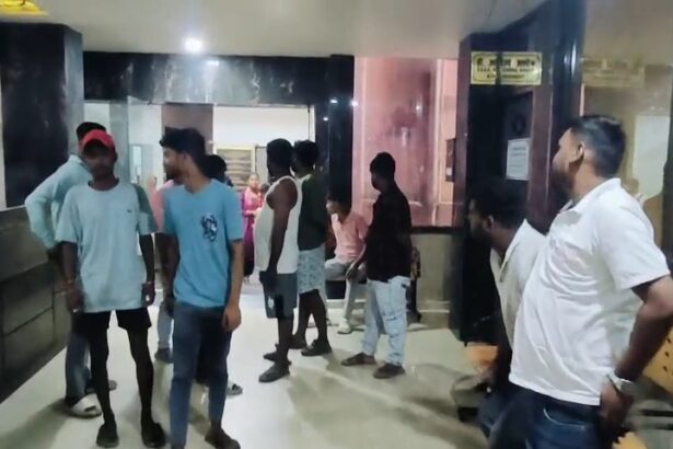 गोलियों की तड़तड़ाहट से दहला बेगूसराय: बस स्टैंड के समीप अपराधियों ने की ताबड़तोड़ फायरिंग, 3 गंभीर घायल 1