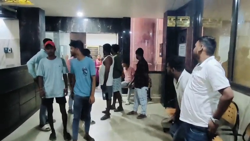 गोलियों की तड़तड़ाहट से दहला बेगूसराय: बस स्टैंड के समीप अपराधियों ने की ताबड़तोड़ फायरिंग, 3 गंभीर घायल 1