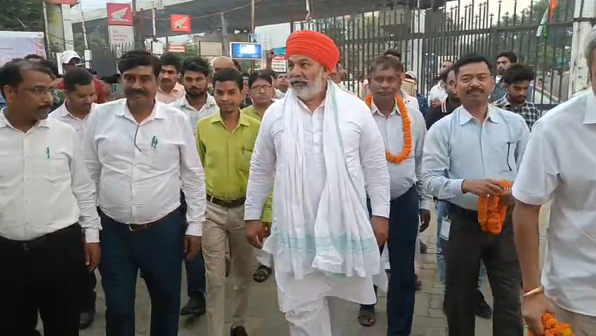 बेगूसराय में बरसे राकेश टिकैत: कहा- बिहार से शुरू हुई वोट चोरी, अब विपक्ष को डराकर पर्चा वापस कराने का नया फॉर्मूला 2