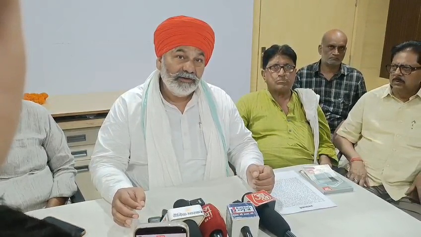 बेगूसराय में बरसे राकेश टिकैत: कहा- बिहार से शुरू हुई वोट चोरी, अब विपक्ष को डराकर पर्चा वापस कराने का नया फॉर्मूला 1