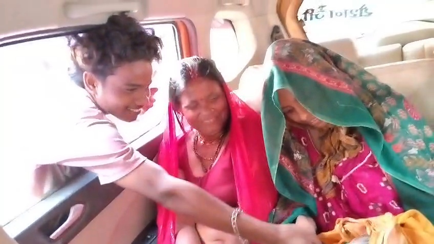 समस्तीपुर: सजी हुई कार में अस्पताल से घर आई नन्हीं परी, बेटी के जन्म पर परिवार ने मनाया अनोखा जश्न 2