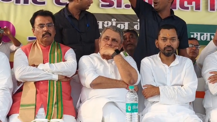 नालंदा में NDA का महाजुटान, डिप्टी सीएम विजय चौधरी और मंत्री निशांत कुमार ने मांगा समर्थन, SIR पर राहुल गांधी को घेरा,NDA के दिग्गज नेताओं ने एक मंच से भरी हुंकार 1