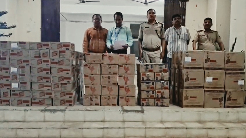 समस्तीपुर में उत्पाद विभाग की बड़ी कार्रवाई: कल्याणपुर के झखरा में छापेमारी कर 25 लाख की 1516 लीटर विदेशी शराब जब्त, धंधेबाज फरार 1