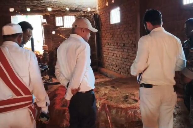 समस्तीपुर में नकली मसाला फैक्ट्री की सूचना पर SDM के नेतृत्व में बड़ी छापेमारी, जांच में जुटी प्रशासन की टीम 3