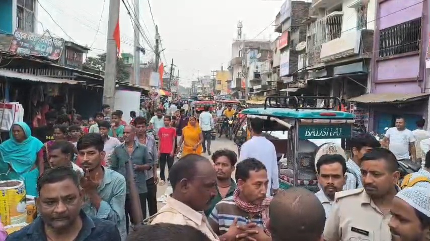 बेगूसराय में दिनदहाड़े ज्वेलरी शॉप में भीषण डकैती, 8 राउंड फायरिंग कर लाखों के जेवर व नकदी लूटे 1