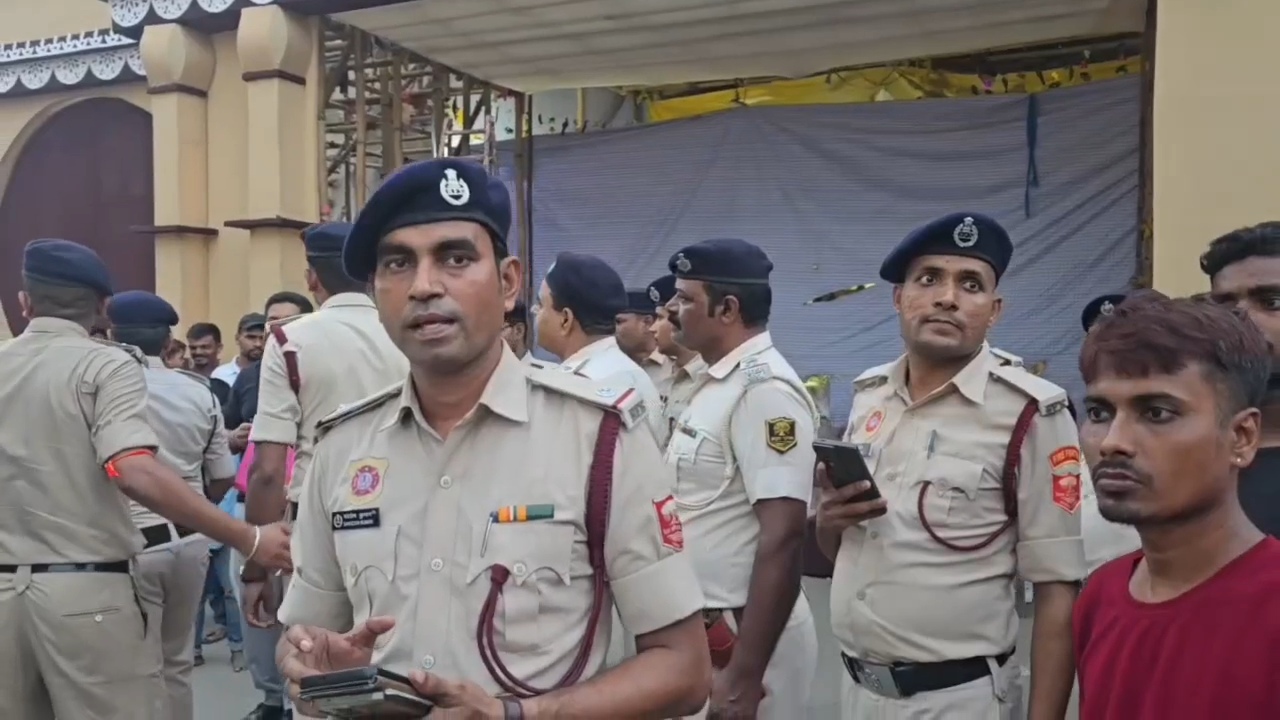 नालंदा: दुर्गापूजा को लेकर पुलिस-प्रशासन मुस्तैद,नालंदा में दुर्गापूजा की तैयारी तेज,अग्निशमन विभाग ने संभाला सुरक्षा का मोर्चा, पूजा पंडालों में आग से बचाव की तैयारी, फायर वॉलंटियर तैनात रखने का निर्देश 2