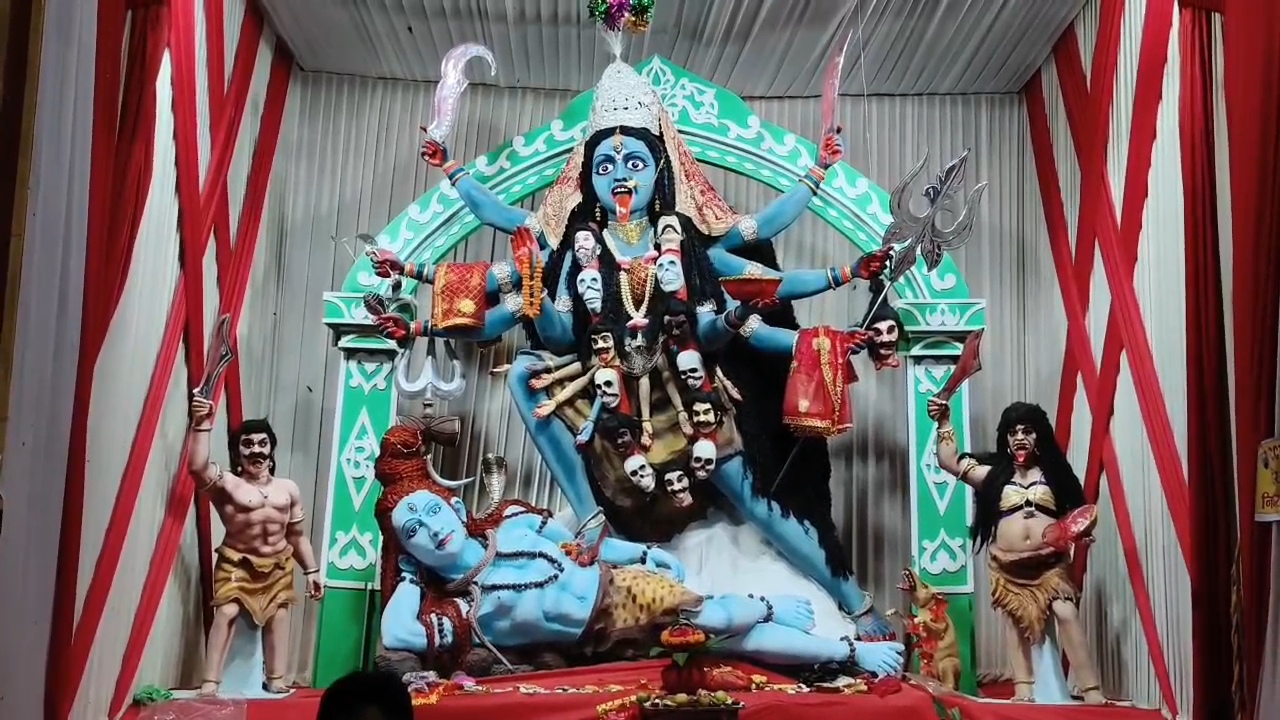 माता के पट खुलते ही पूजा पंडालों में उमड़ी भीड़, सुरक्षा में मुस्तैद डीएम-एसपी, दुर्गापूजा को लेकर बिहारशरीफ में सुरक्षा के पुख्ता इंतजाम, 150 प्वाइंट पर CCTV से निगरानी 3