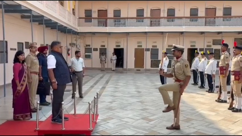 नालंदा: परिवार संग पावापुरी जल मंदिर पहुंचे पंजाब के राज्यपाल, जल मंदिर में की पूजा अर्चना 4