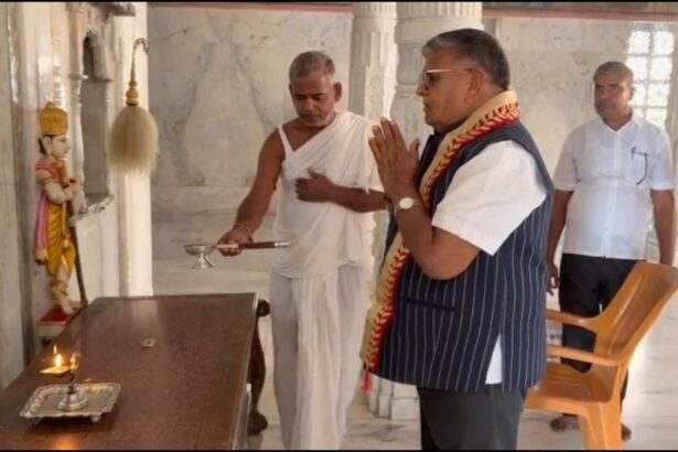 नालंदा: परिवार संग पावापुरी जल मंदिर पहुंचे पंजाब के राज्यपाल, जल मंदिर में की पूजा अर्चना 1