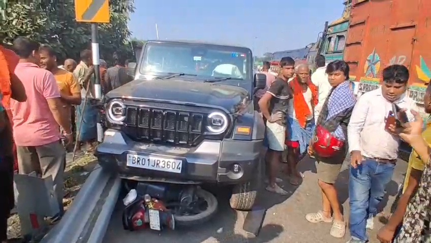 बेगूसराय में भीषण सड़क हादसा: बेकाबू थार ने बाइक को रौंदा, महिला और पिता-पुत्र समेत 3 की दर्दनाक मौत 1