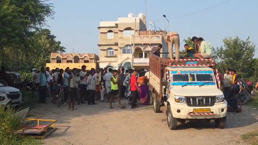 बेगूसराय में भीषण सड़क हादसा: बेकाबू थार ने बाइक को रौंदा, महिला और पिता-पुत्र समेत 3 की दर्दनाक मौत 4