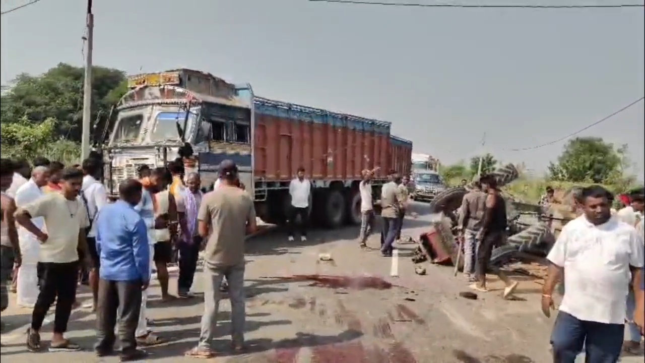 नालंदा: बिहटा-सरमेरा मार्ग पर भीषण सड़क हादसा, डाक पार्सल वाहन की टक्कर से ट्रैक्टर चालक की मौत 3
