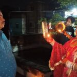 नालंदा: अर्नव चक्रवात के खतरे के बीच सुहागिनों की अटूट आस्था, पति की लंबी उम्र के लिए रखा करवाचौथ का व्रत, बारिश के बीच चांद ने खेला आँख मिचौली का खेल 3