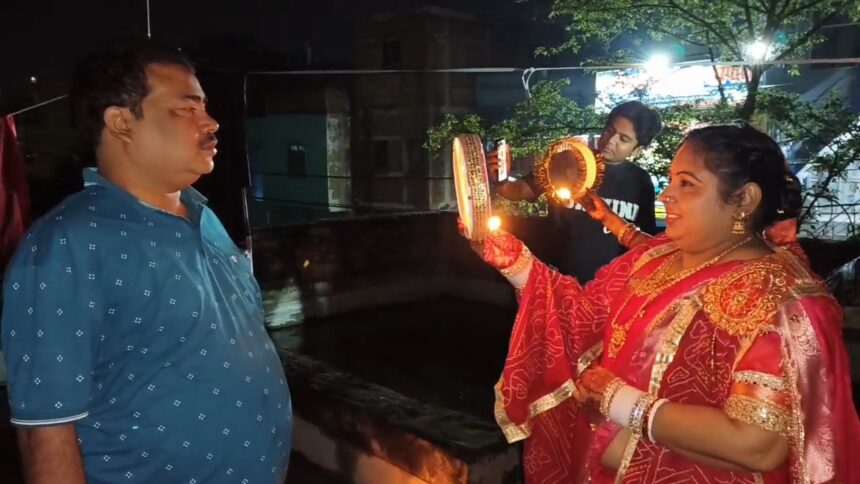 नालंदा: अर्नव चक्रवात के खतरे के बीच सुहागिनों की अटूट आस्था, पति की लंबी उम्र के लिए रखा करवाचौथ का व्रत, बारिश के बीच चांद ने खेला आँख मिचौली का खेल 1