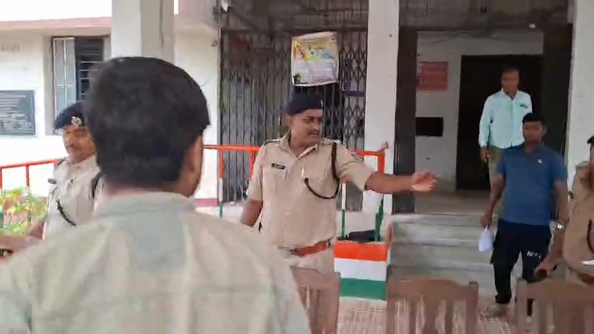 बेगूसराय: स्वर्ण व्यवसायी से लूटकांड का खुलासा, हथियार और बाइक के साथ 4 बदमाश गिरफ्तार 2