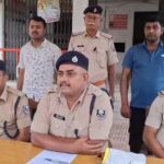 बेगूसराय: स्वर्ण व्यवसायी से लूटकांड का खुलासा, हथियार और बाइक के साथ 4 बदमाश गिरफ्तार 7