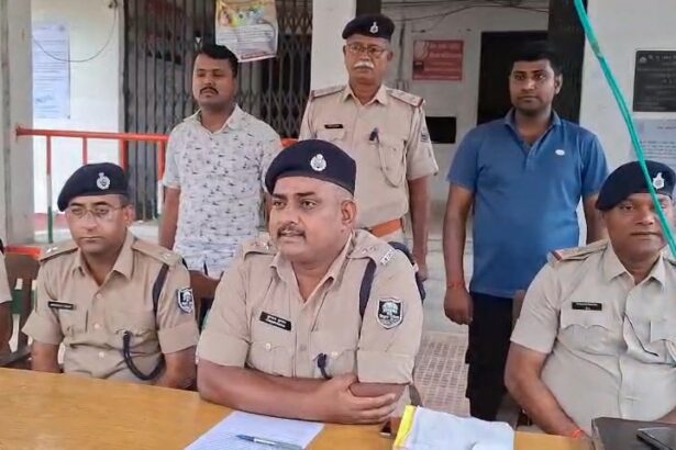 बेगूसराय: स्वर्ण व्यवसायी से लूटकांड का खुलासा, हथियार और बाइक के साथ 4 बदमाश गिरफ्तार 1