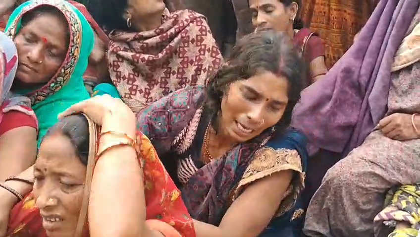 समस्तीपुर में पंच पति की गोली मारकर हत्या: भड़के ग्रामीणों ने NH-322 पर शव रख किया चक्का जाम, पुलिस के खिलाफ 'गो बैक' के नारे 1