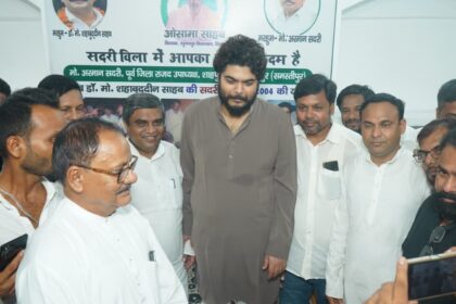 समस्तीपुर: राजद नेता स्वर्गीय अरमान सदरी के आवास पहुंचे ओसामा शहाब, परिजनों से मिलकर बंधाया ढांढस 18