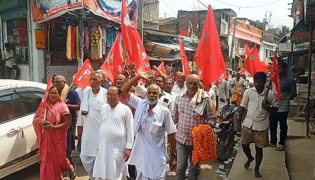 पूर्व विधायक शिवदानी बाबू के निधन से शोक की लहर, सीपीआई अंचल कार्यालय पर झुकाया गया पार्टी का झंडा 7