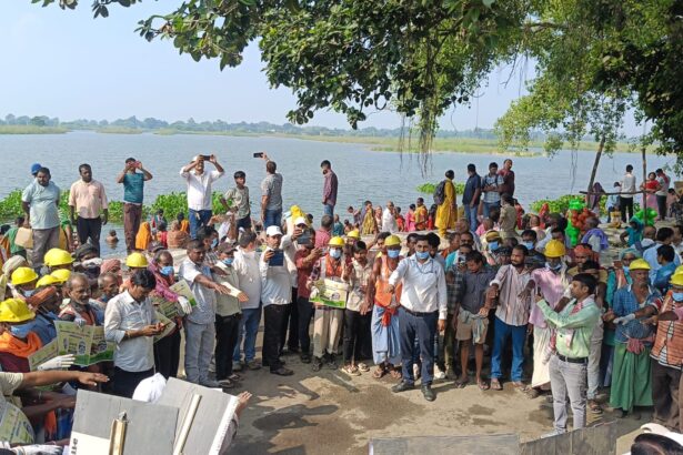बछवाड़ा के झमटिया गंगा घाट पर ‘स्वच्छता ही सेवा’ अभियान के तहत श्रमदान, सफाई व्यवस्था पर उठे सवाल 1