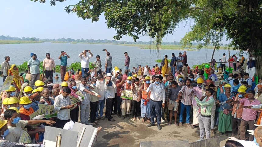 बछवाड़ा के झमटिया गंगा घाट पर ‘स्वच्छता ही सेवा’ अभियान के तहत श्रमदान, सफाई व्यवस्था पर उठे सवाल 1