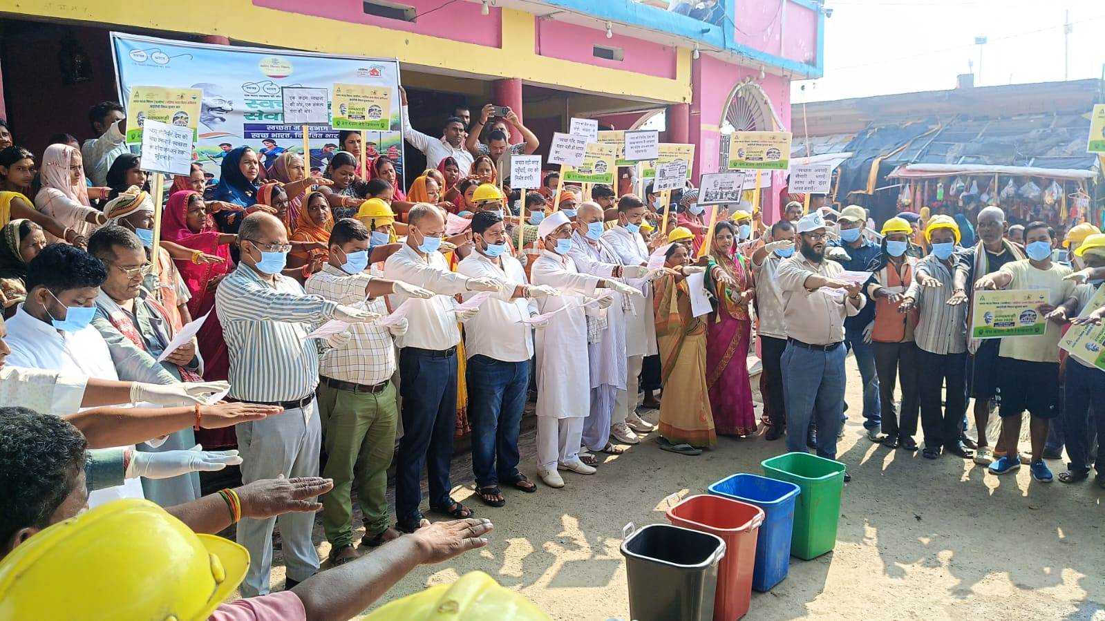बछवाड़ा के झमटिया गंगा घाट पर ‘स्वच्छता ही सेवा’ अभियान के तहत श्रमदान, सफाई व्यवस्था पर उठे सवाल 2