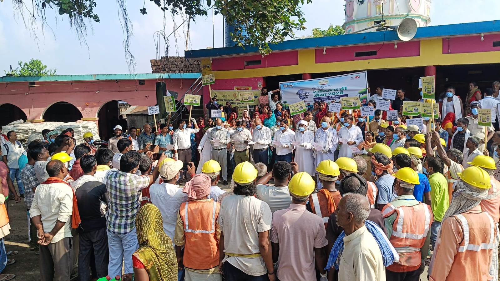 बछवाड़ा के झमटिया गंगा घाट पर ‘स्वच्छता ही सेवा’ अभियान के तहत श्रमदान, सफाई व्यवस्था पर उठे सवाल 3