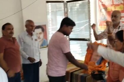 गांधी जयंती पर भाकपा कार्यकर्ताओं ने बापू को किया नमन: वीरपुर पार्टी कार्यालय में दी श्रद्धांजलि, विचारों पर चलने का लिया संकल्प 27