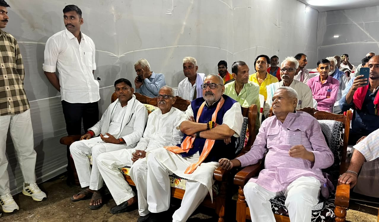 स्मृतिशेष उमेश राय महंत को दी गई भावभीनी श्रद्धांजलि: केंद्रीय मंत्री गिरिराज सिंह समेत कई दिग्गज नेताओं ने किया नमन 4