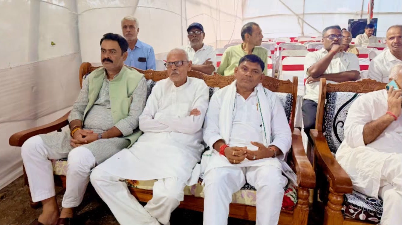 स्मृतिशेष उमेश राय महंत को दी गई भावभीनी श्रद्धांजलि: केंद्रीय मंत्री गिरिराज सिंह समेत कई दिग्गज नेताओं ने किया नमन 2